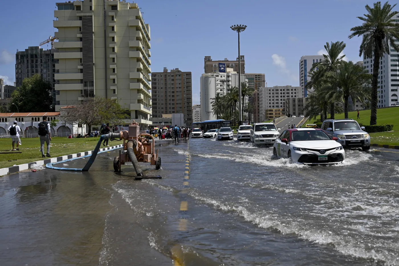 Heavy rains negatively affect daily life in UAE Dubaj deszcze