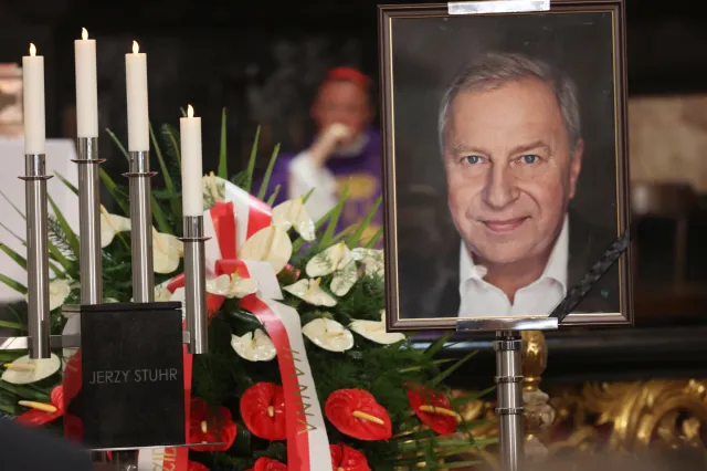 Poruszające słowa Doroty Segdy na pogrzebie Jerzego Stuhra. Płynęły łzy