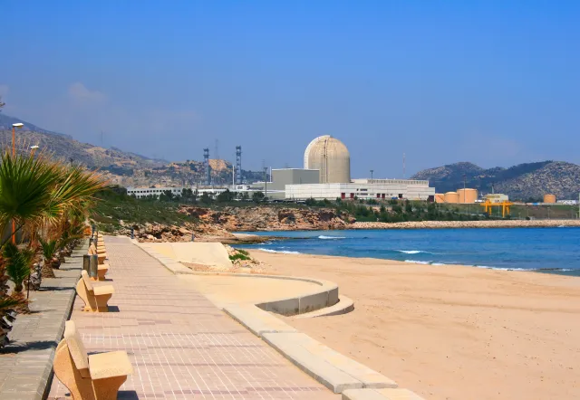 Elektrownia jądrowa. Błogosławieństwo czy przekleństwo? Hiszpania vs. Polska