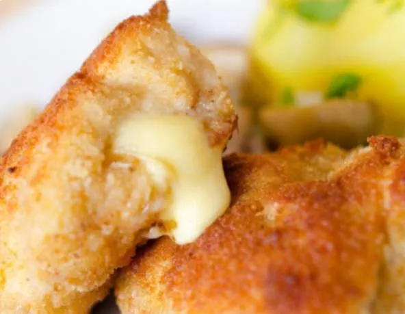 Kotlety mielone z ryżem i żółtym serem. Idealne danie na ciepły obiad