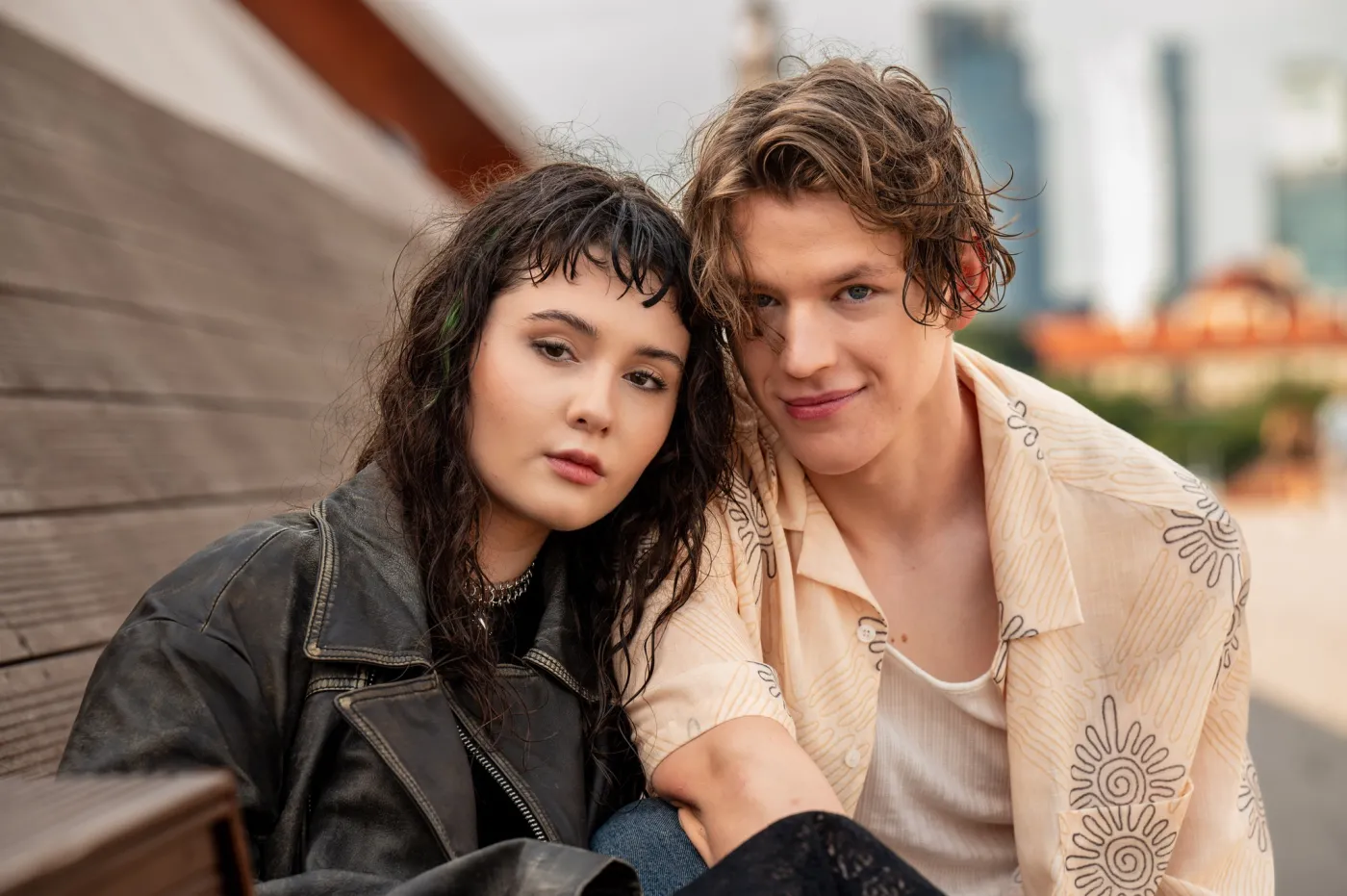 Hugo Tarres (Dante) i Wiktoria Koprowska (Nel) w filmie "Piep*zyć Mickiewicza 2"