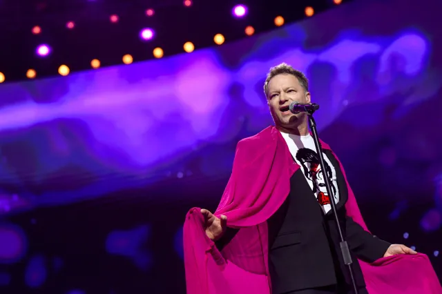 Maciej Stuhr żartował na gali Orłów. Dostało się piosence zespołu Feel. Kto jeszcze oberwał?
