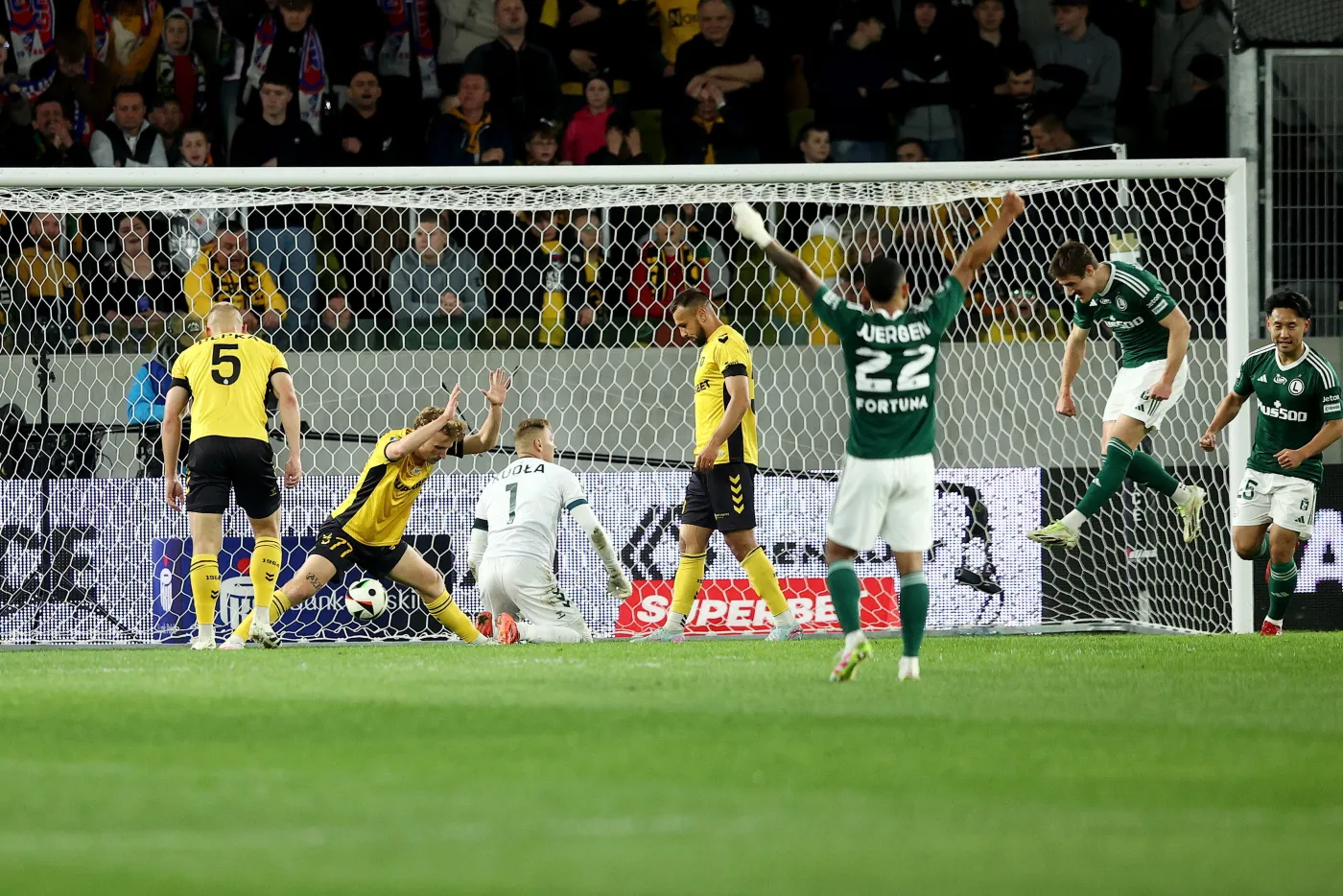 Legia w trzy minuty strzeliła dwa gole. Szkurin wreszcie trafił do siatki