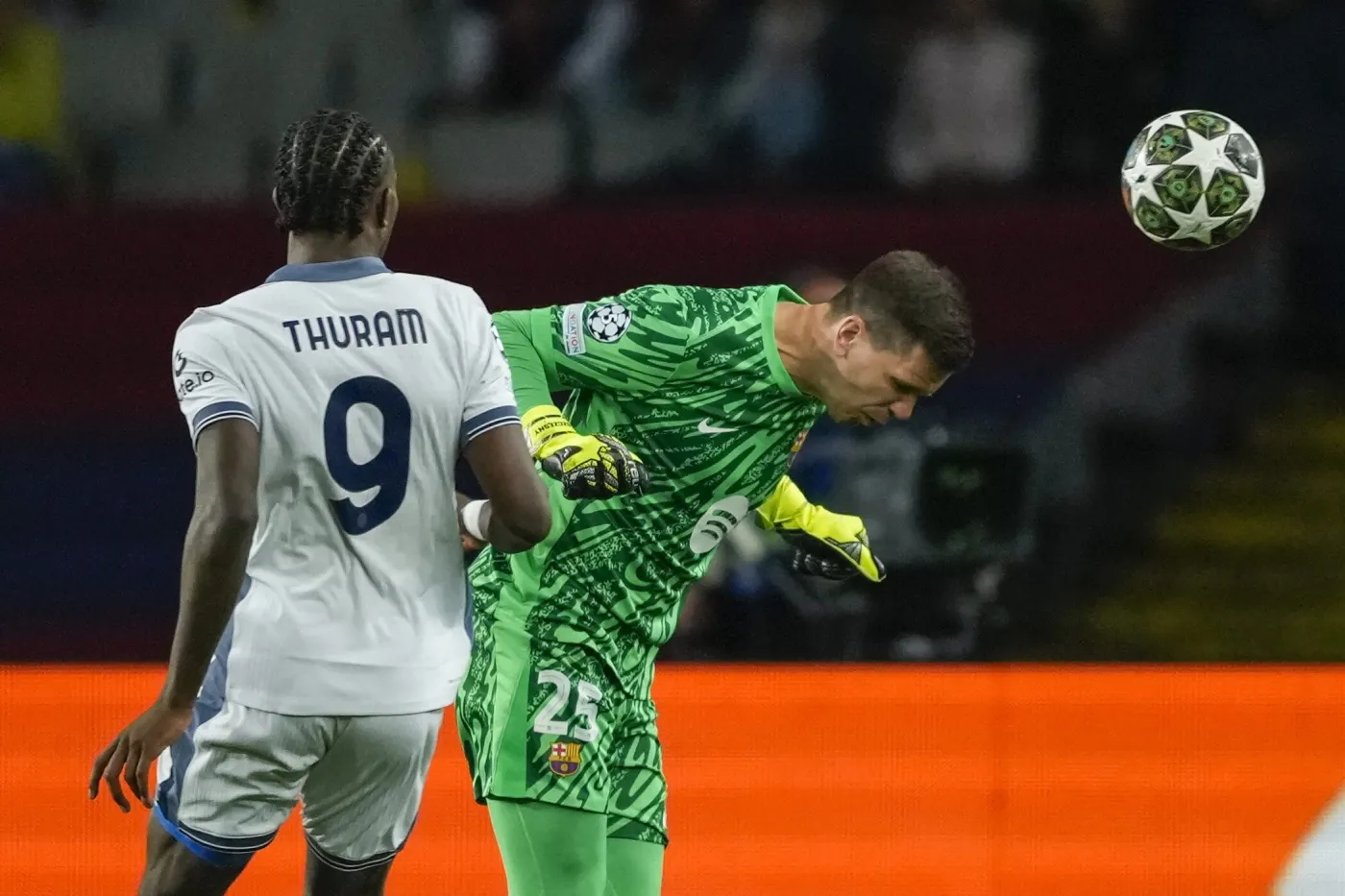 Szczęsny skapitulował trzy razy. Piękne gole w meczu Barcelony z Interem