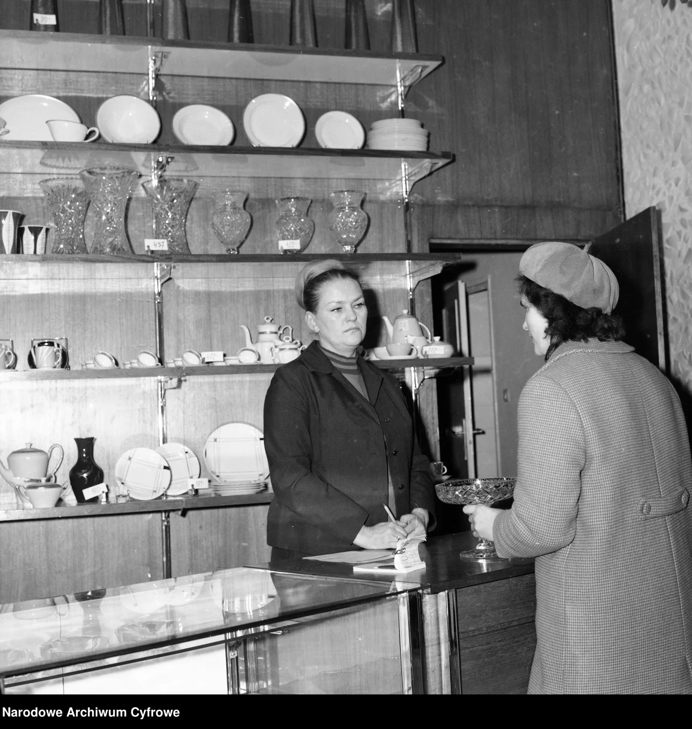 Sentymentalna KRZYŻÓWKA o życiu w czasach PRL. Hasło to kultowy przedmiot