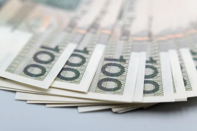 ZUS wypłaca dodatkowe 400 zł do emerytury. Wystarczy złożyć prosty wniosek