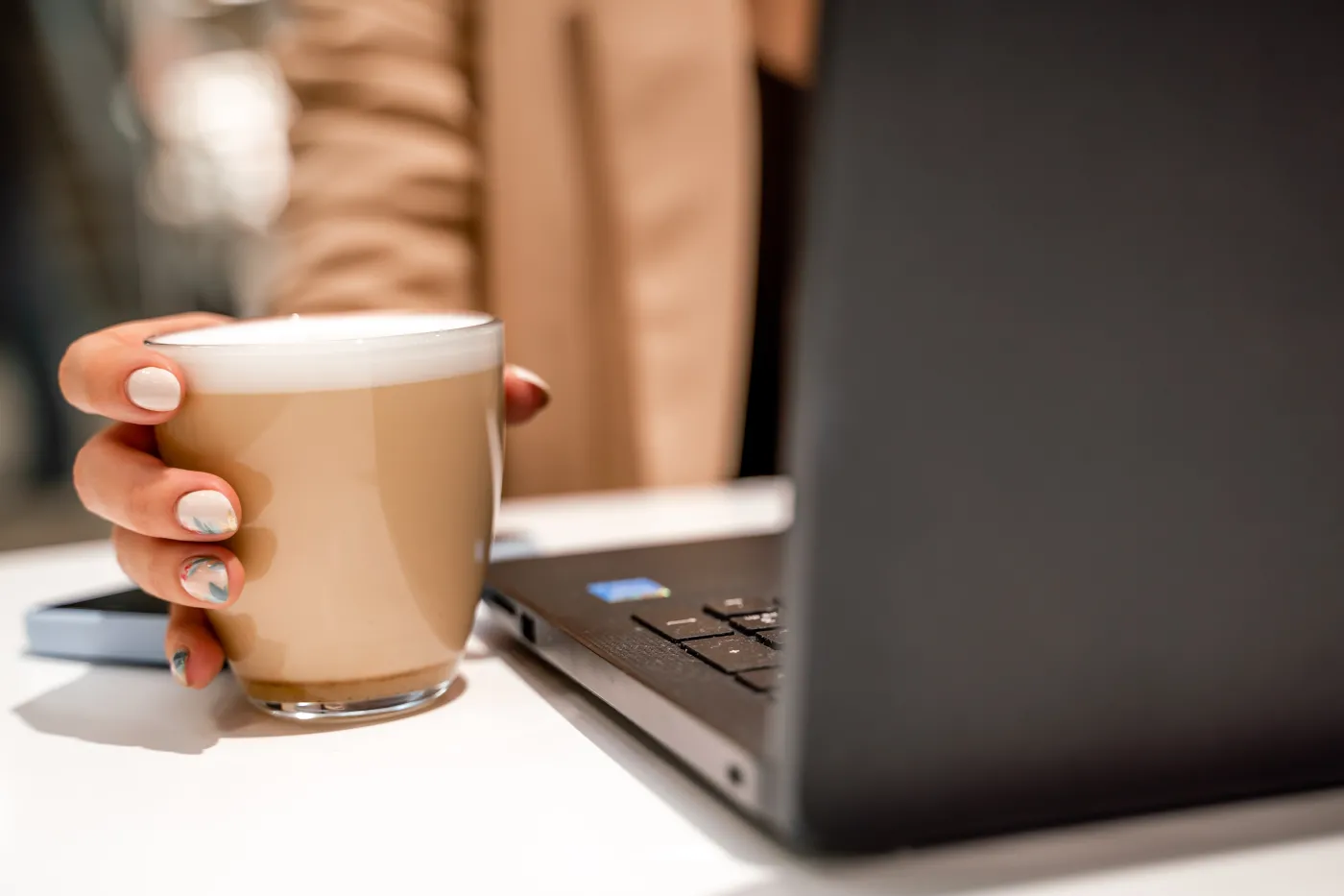 Pijesz kawę z mlekiem? Oto co dzieje się w twoim organizmie. Zaskakujące wyniki badań