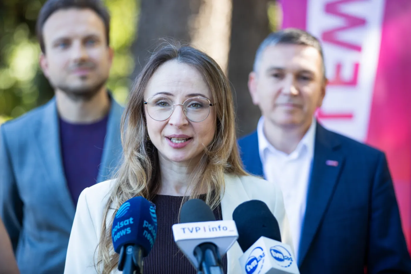 800 plus z lukami? Ministerstwo ostrzega: Nowa ustawa wykluczy tysiące rodzin