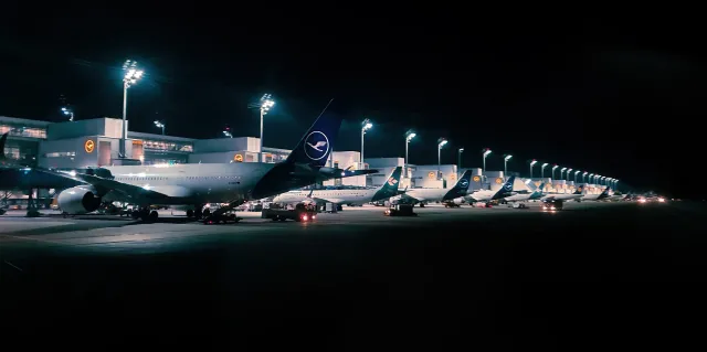 Drony sparaliżowały lotnisko w Monachium. Tysiące pasażerów utknęło na noc