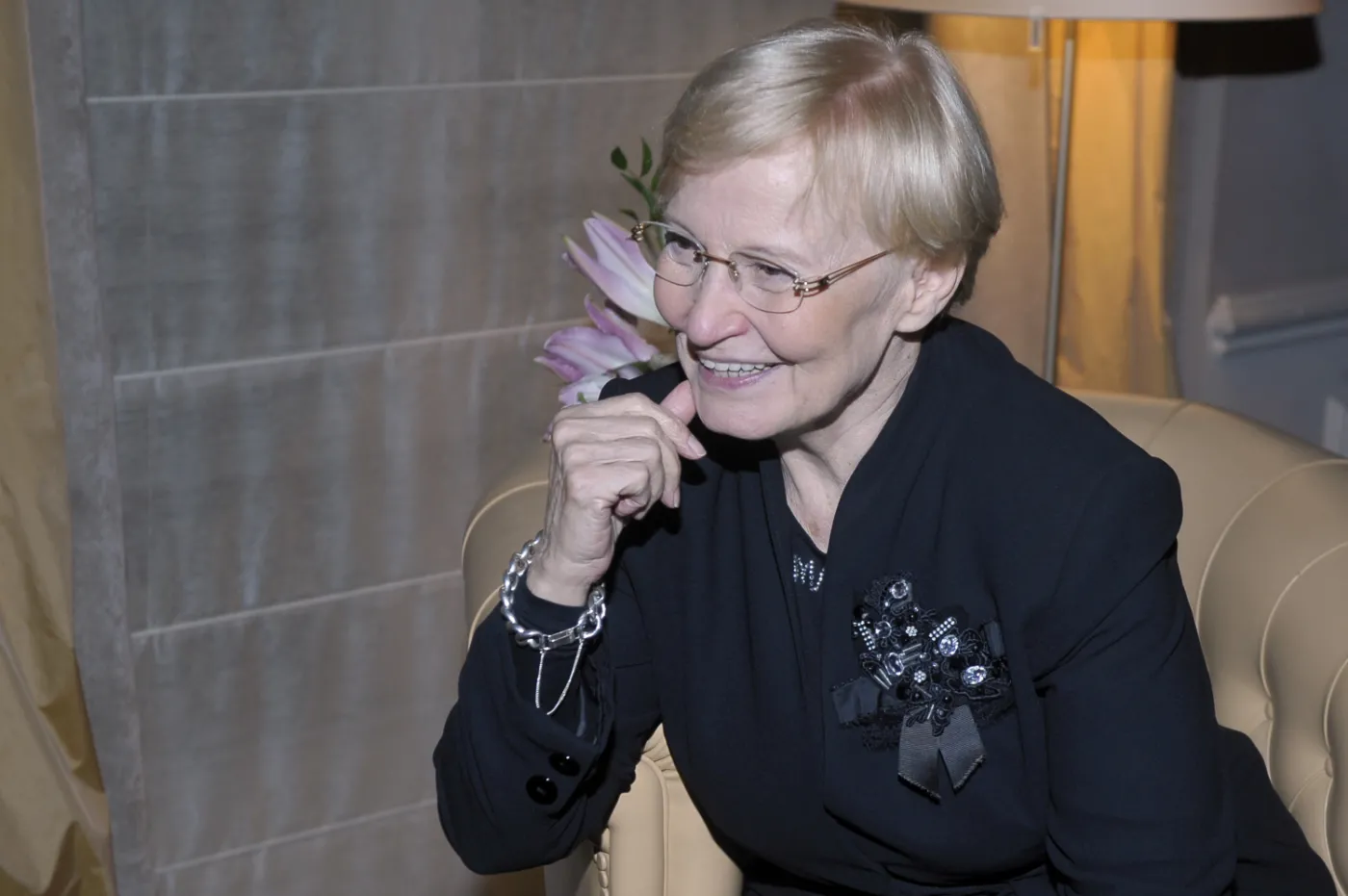 Gwiazda telewizji z czasów PRL zmaga się z bólem. Musiała przejść operację