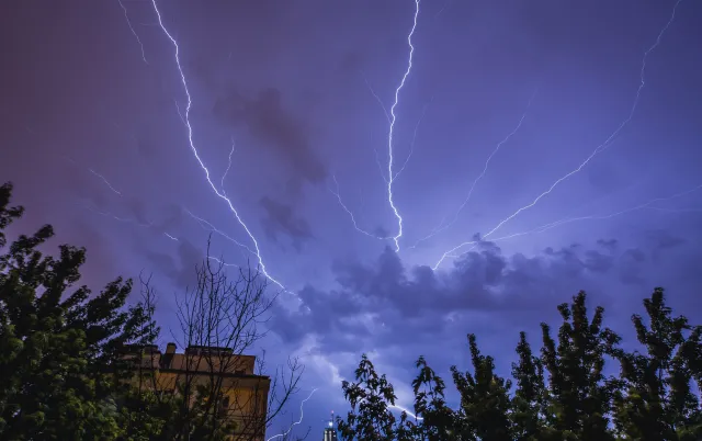 IMGW ostrzega przed intensywnymi opadami i burzami. Gdzie będzie grzmieć? [PROGNOZA POGODY]