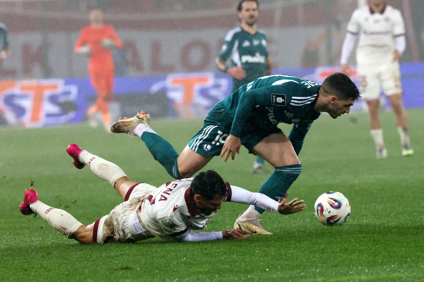 Czy sędzia skrzywdził Legię meczu z Widzewem? Wielkie kontrowersje w Łodzi