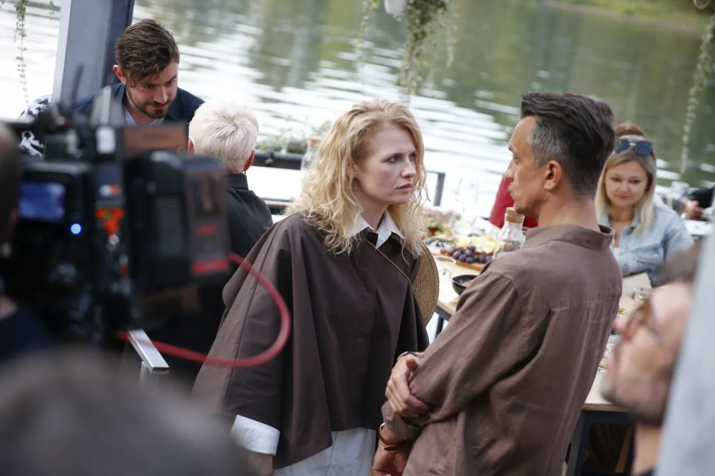 Ten sensacyjny serial bije rekordy popularności. Przeczytaj książkę i zanurz się w mroczny świat jeszcze raz