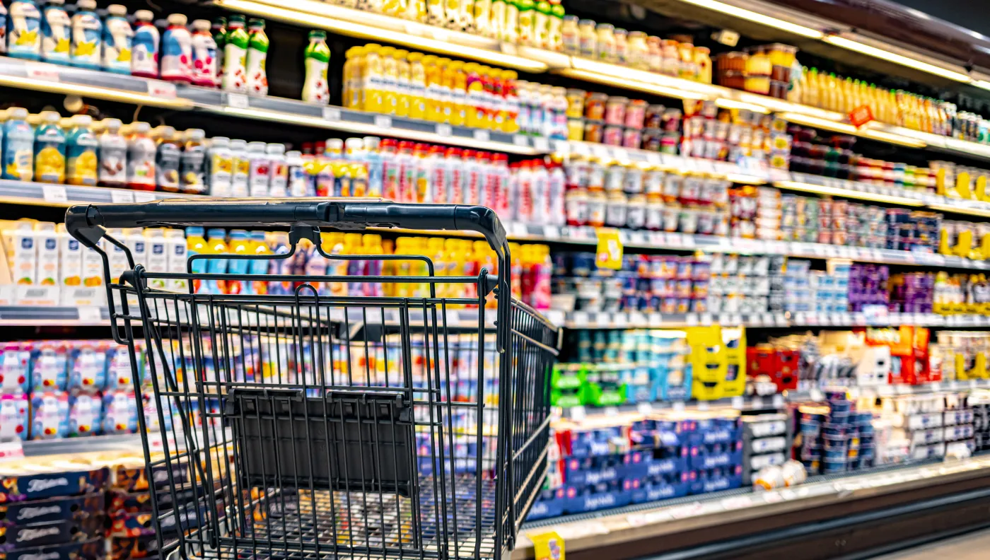 Auchan pilnie wycofuje ze sprzedaży dwa popularne produkty. "Należy wstrzymać się od spożycia"