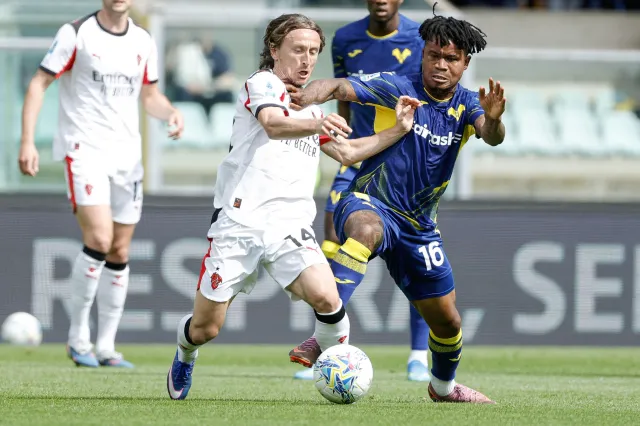 Piłkarz wdał się w bójkę z kibicem. Orban nie chciał stanąć do zdjęcia