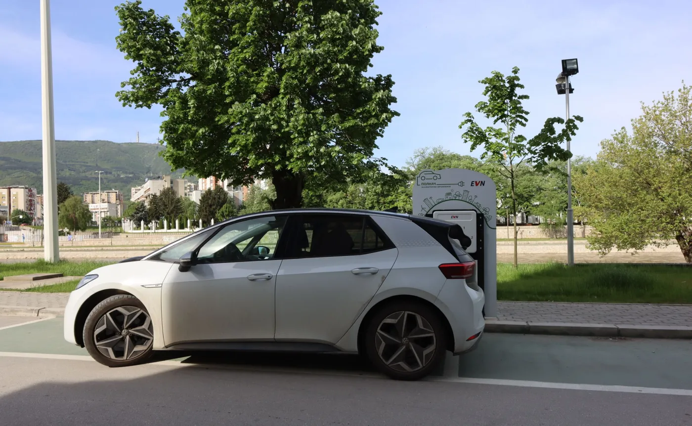 marek-wawrzeniec-i-volkswagen-id3-w-podrozy-przez-osiem-panstw-w-osiem-dni-37148336.jpg