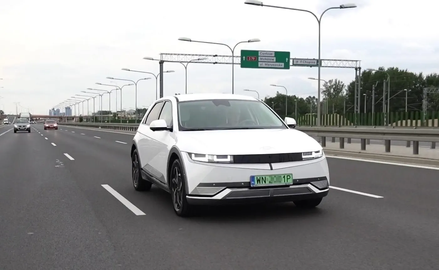 hyundai-ioniq-5-pierwszy-w-polsce-zarejestrowany-model-juz-jezdzi-po-drogach-37180176.jpg