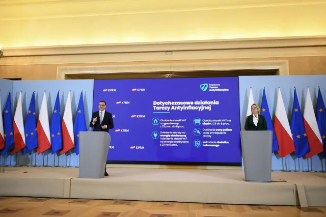 Premier: Powinna być ustawa, która bardziej rygorystycznie wyegzekwuje certyfikaty covidowe