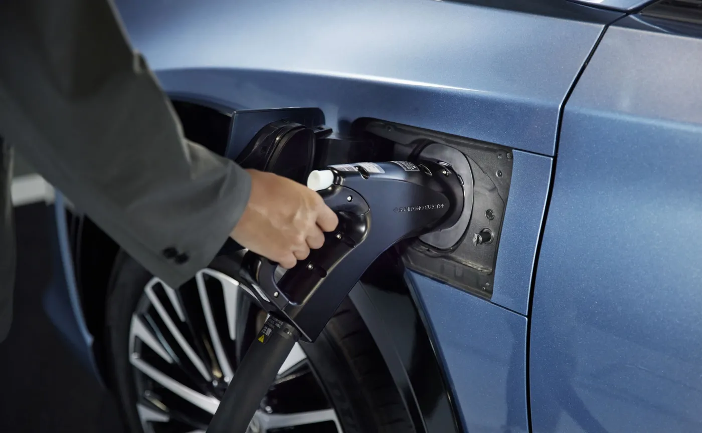 lexus-buduje-wlasna-siec-stacji-szybkiego-ladowania-samochodow-elektrycznych-37837564.jpg