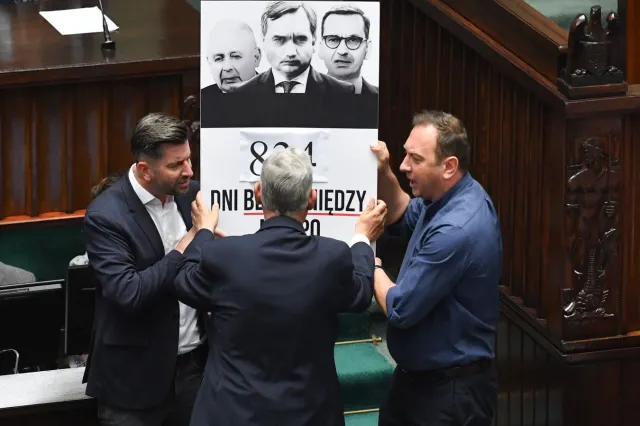 Awantura w Sejmie podczas przemówienia Morawieckiego. Nagle interweniował Suski