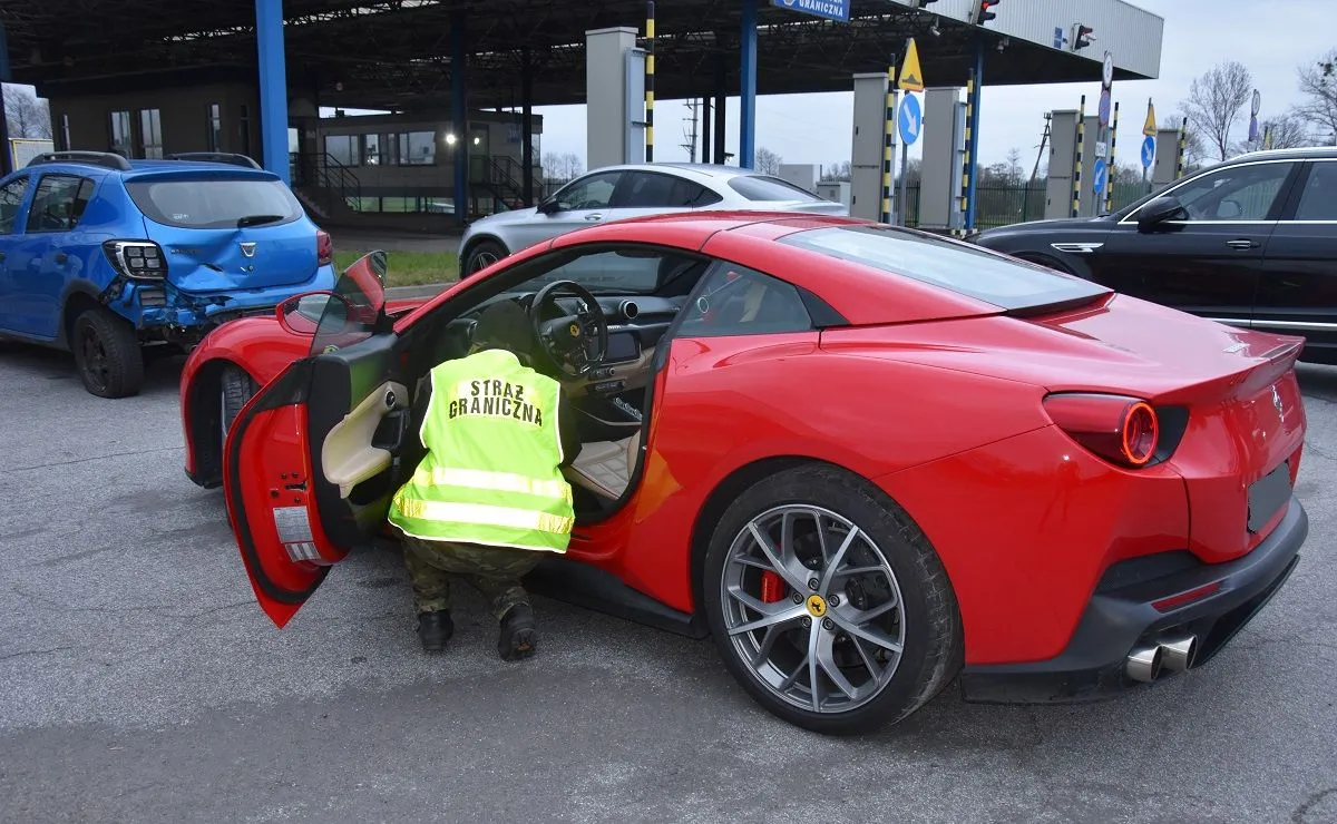 Ferrari warte fortunę odzyskane w Polsce. To sensacyjne znalezisko