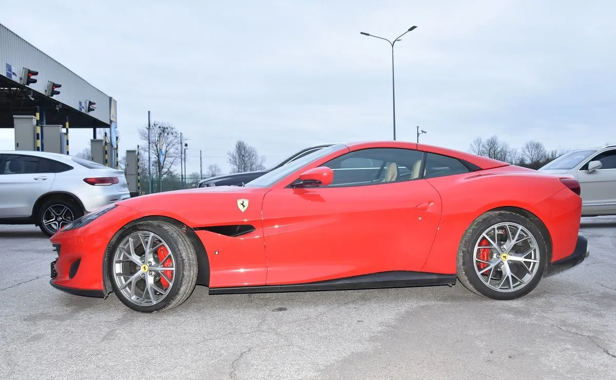 straz-graniczna-odzyskala-poszukiwane-ferrari-portofino-o-wartosci-12-mln-zl-37766587.jpg