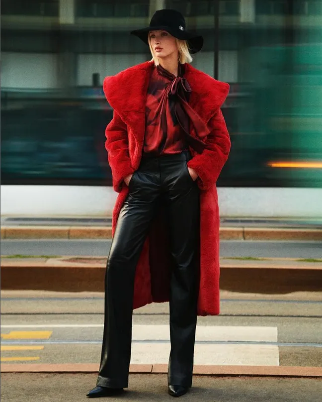 kapelusz-typu-fedora-kroluje-na-pokazach-alberta-ferretti-fot-instagramcom-37985449.png
