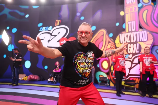 Gwiazdy zagrały z WOŚP. Dowbor, Młynarska, Szpak i inni z czerwonymi serduszkami [WIDEO]