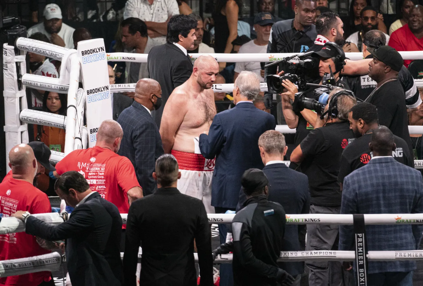 To miał być wielki powrót Adama Kownackiego. Walka wieczoru zakończyła się po 45. sekundach [WIDEO]