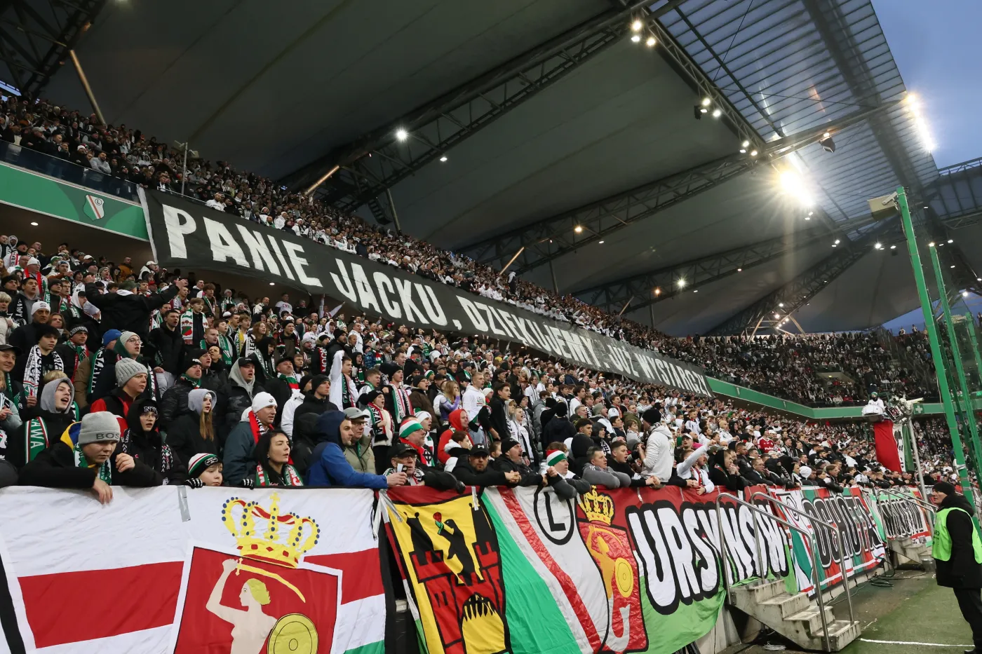 kibice-legii-warszawa-przed-meczem-pilkarskiej-ekstraklasy-z-piastem-gliwice-38128153.jpg