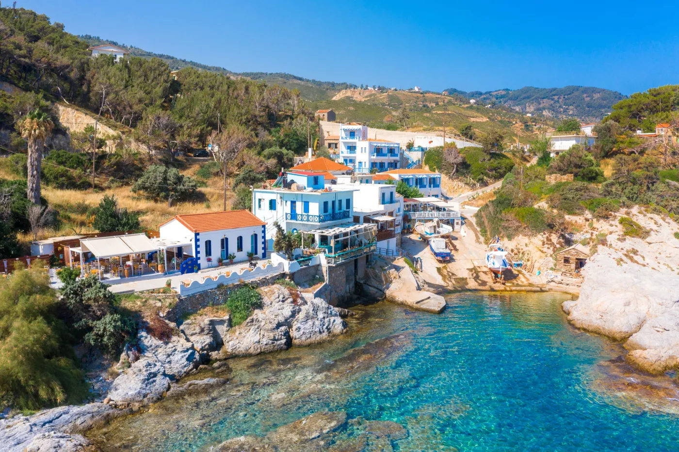 ikaria-nalezy-do-niebieskich-stref-czyli-miejsc-gdzie-ludzie-zyja-najdluzej-38153325.jpg