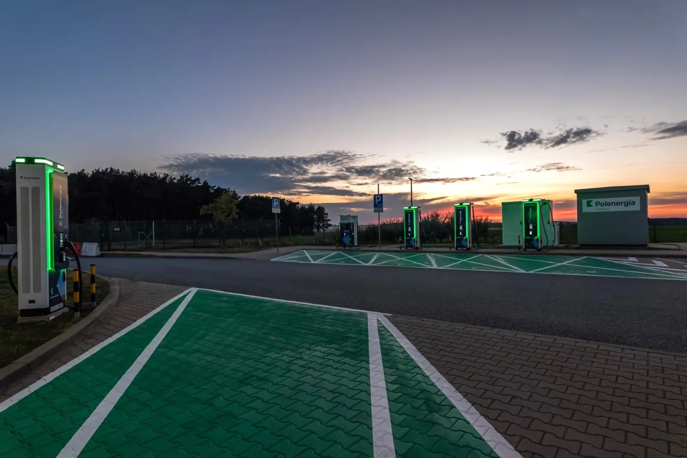 polenergia-uruchomila-najszybsze-stacje-ladowania-aut-elektrycznych-w-polsce-38256686.jpg