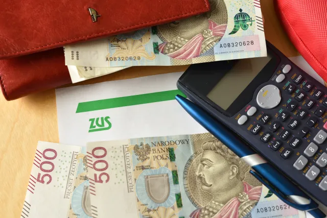 Część seniorów nie dostanie 14. emerytury. Zostaną pominięci przy wypłatach