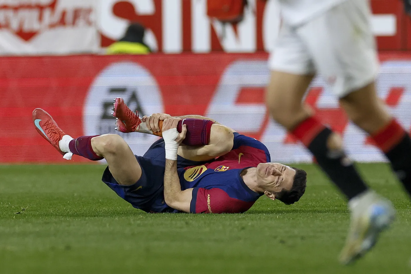 Robert Lewandowski ma swoją teorię na temat mediów. "Dzielą się na dwa obozy"