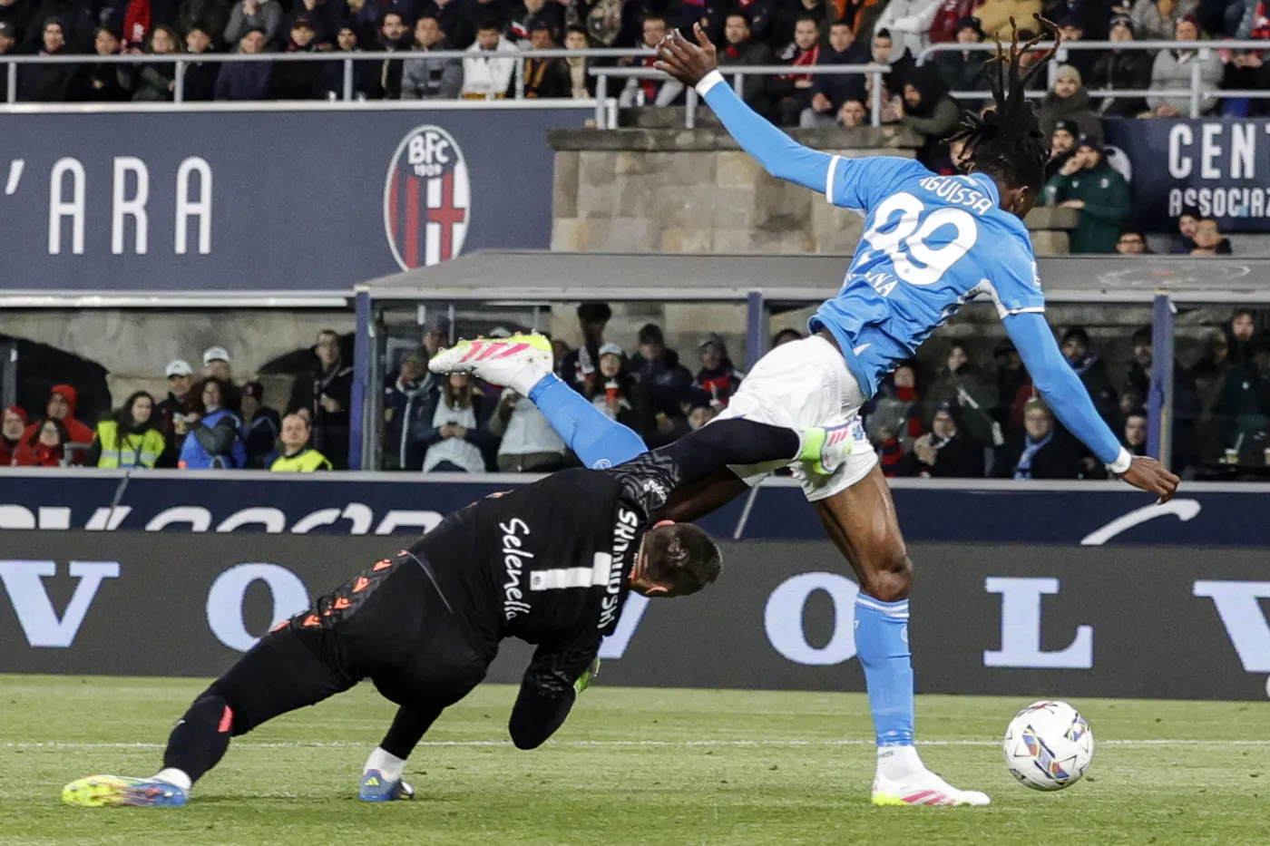 Skorupski kontuzjowany. Bramkarz reprezentacji Polski musiał zejść z boiska