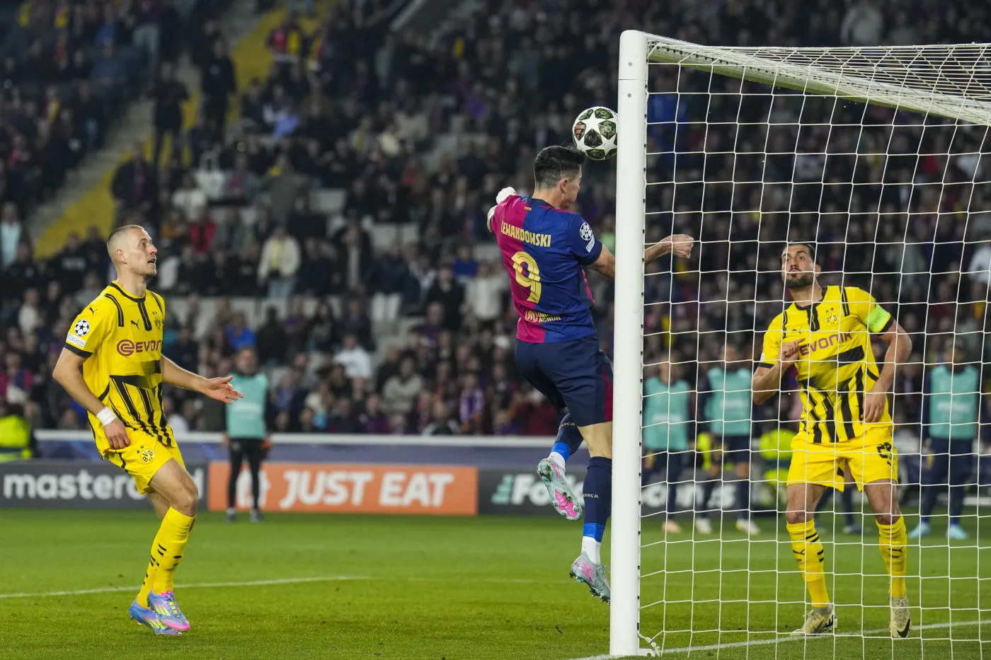 Lewandowski nie miał sentymentów dla byłego pracodawcy. Dwa gole Polaka w Lidze Mistrzów