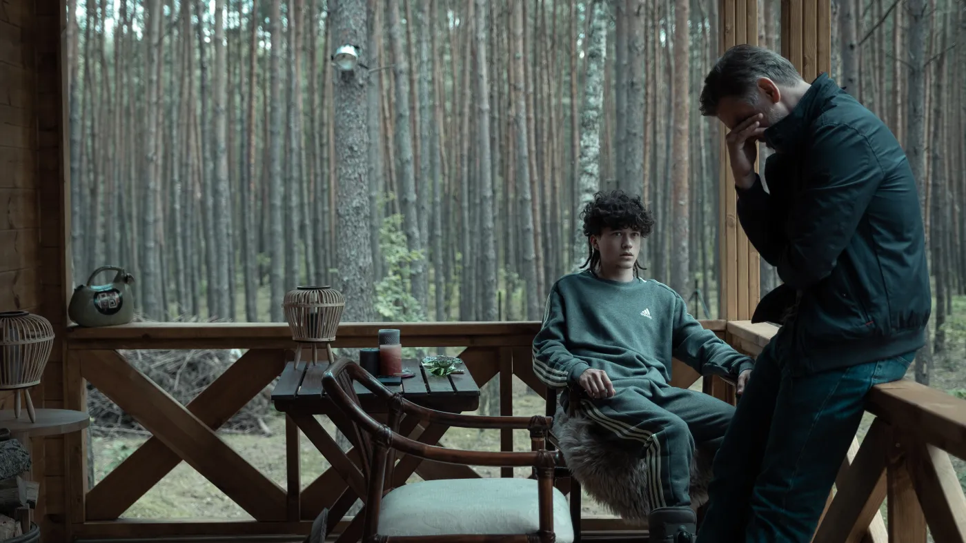 Krzysztof Czeczot i Konrad Kąkol w piątym odcinku serialu "Porządny człowiek"