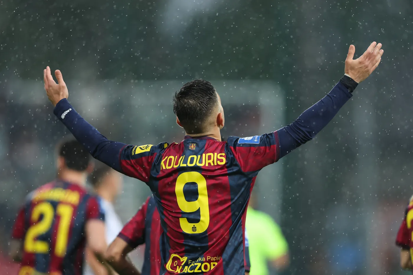 Koulouris z czwartym hat-trickiem w sezonie. 9 goli w meczu Puszczy z Pogonią