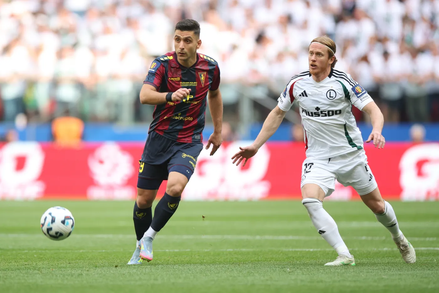 Lewandowski na podium klasyfikacji Złotego Buta. Piłkarz Pogoni na 15. miejscu