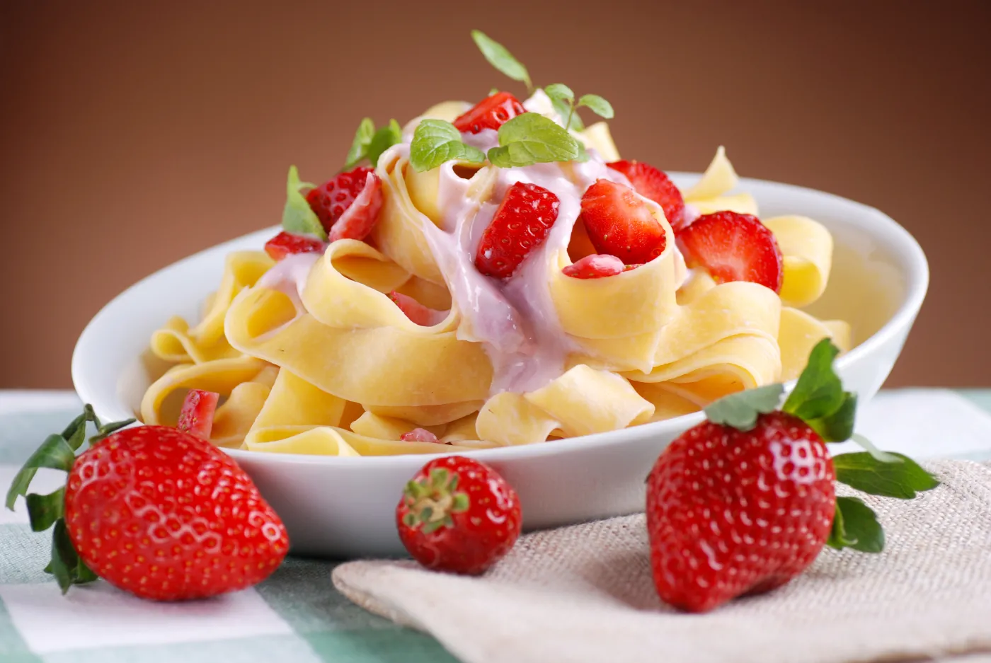 Włosi patrzą z przerażeniem, a Polacy to uwielbiają. To danie królowało w PRL