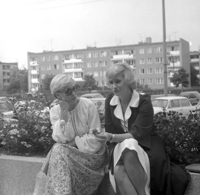 Kultowi prezenterzy telewizji czasów PRL. Pamiętasz ich ze szklanego ekranu? [Krzyżówka z hasłem]