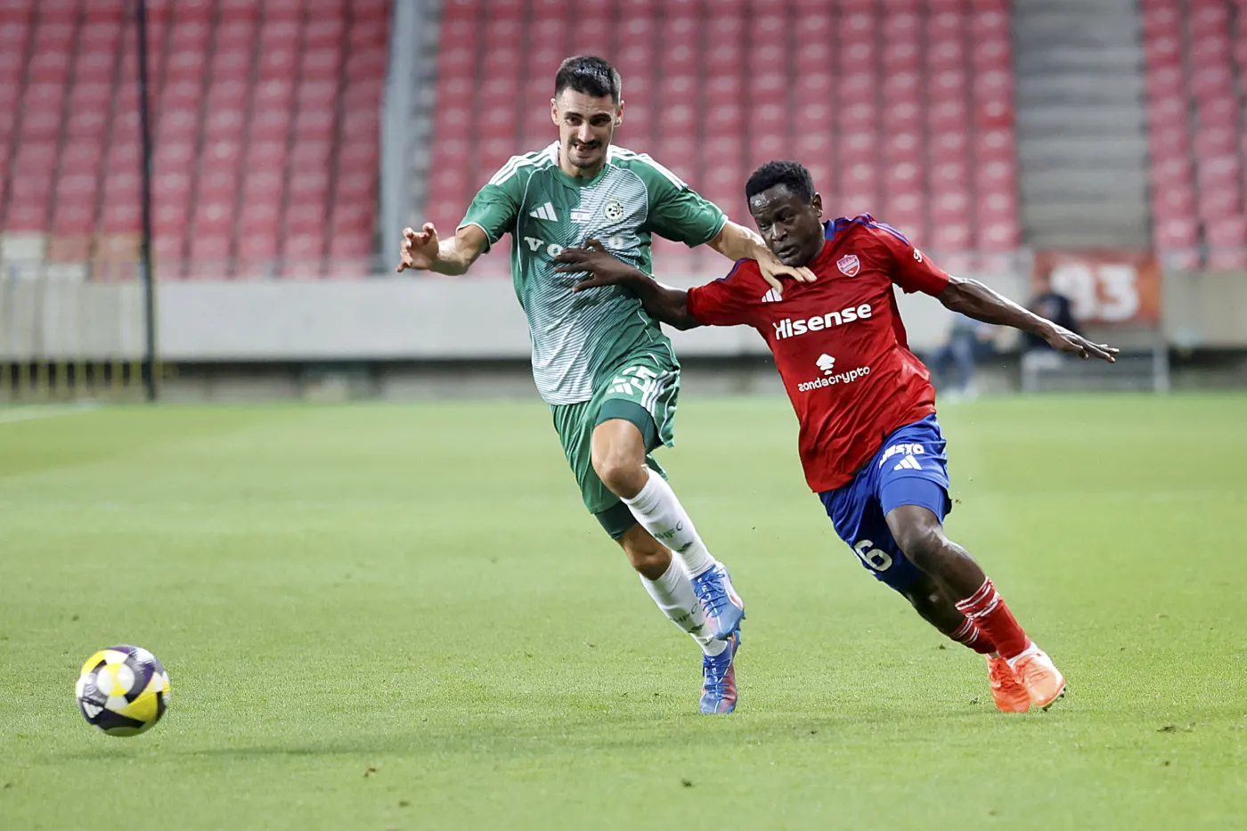 UEFA reaguje na skandal w Debreczynie. Stawia zarzuty Izraelczykom i Polakom