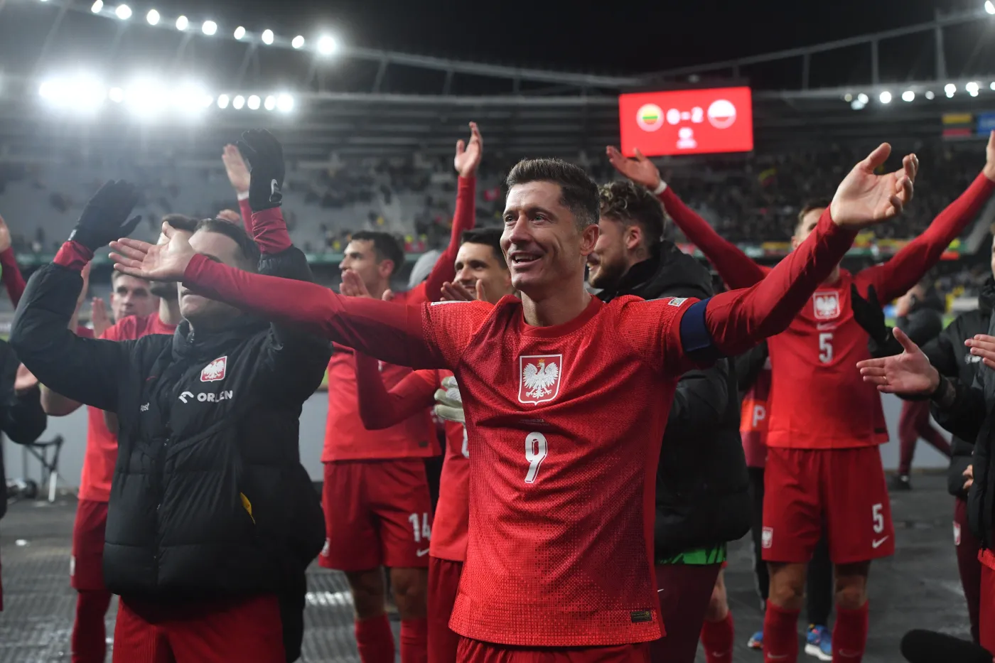 Robert Lewandowski dostał w mięsień w dwugłowy. Z bólem dograł mecz do końca