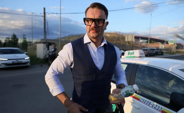 Poseł PiS Łukasz Mejza zatrzymany przez policję. "Odpowie za ten barbarzyński rajd"