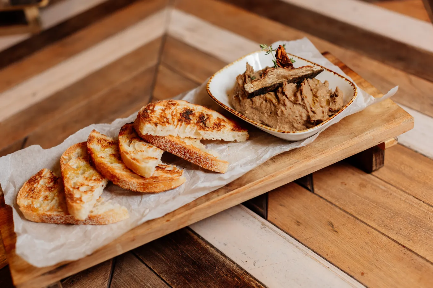 Pasztet maślany na mięsie z rosołu. Idealna przekąska na Wszystkich Świętych