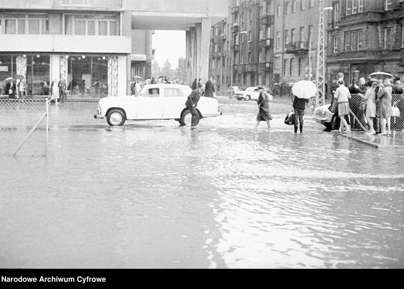 QUIZ mocno sentymentalny. Życie w czasach PRL. Będzie 100 proc. normy?