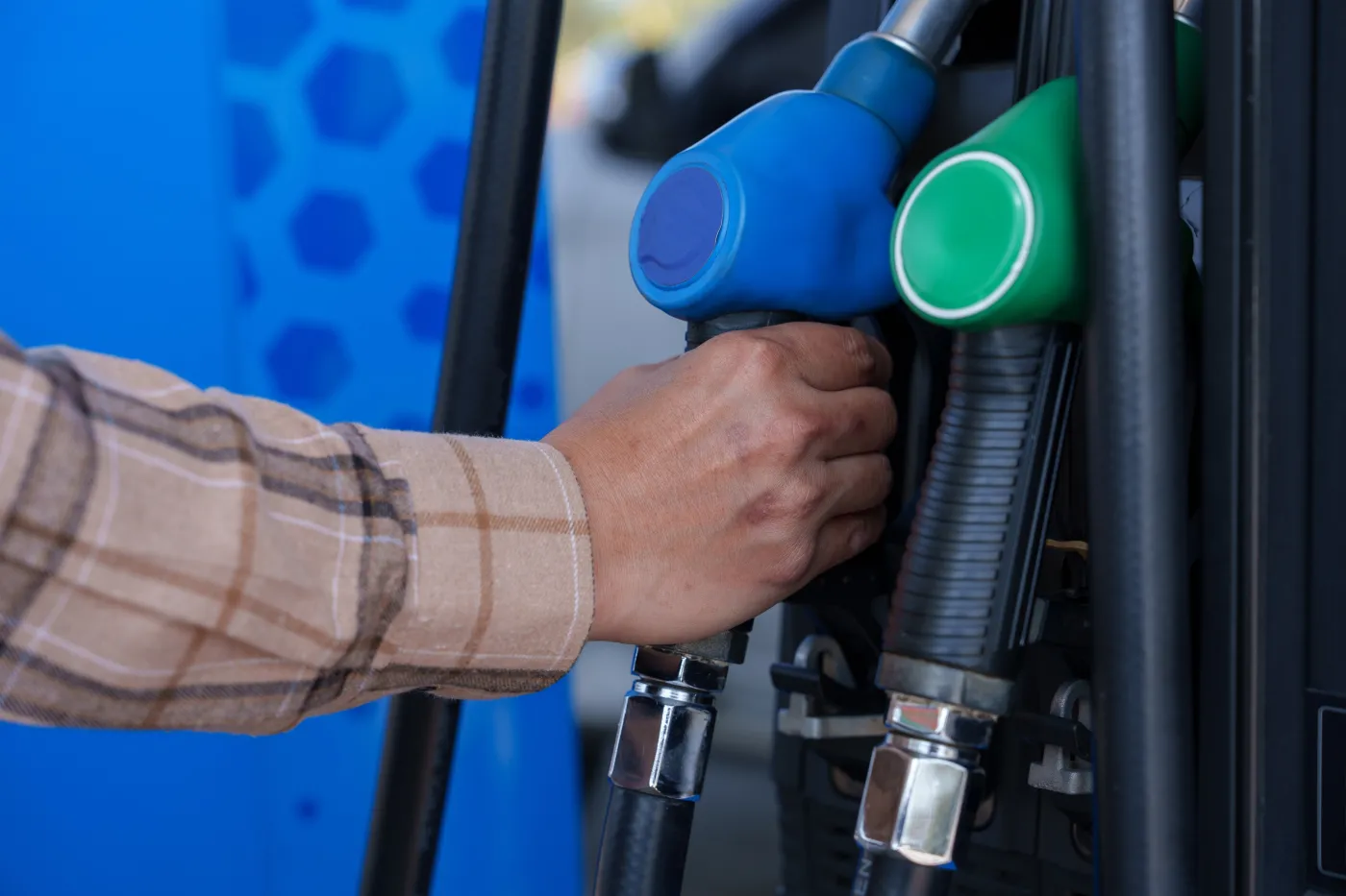 Wielu seniorów nie wie, że przysługuje im zniżka na paliwo