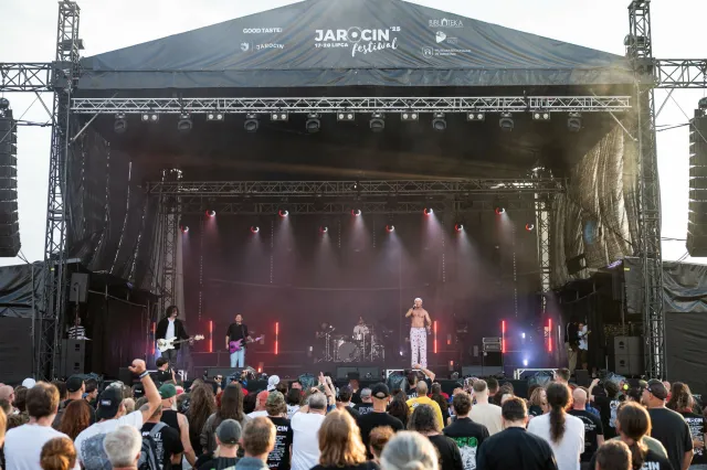 Legendarny zespół po 30 latach wróci do Jarocina. Zagra w oryginalnym składzie