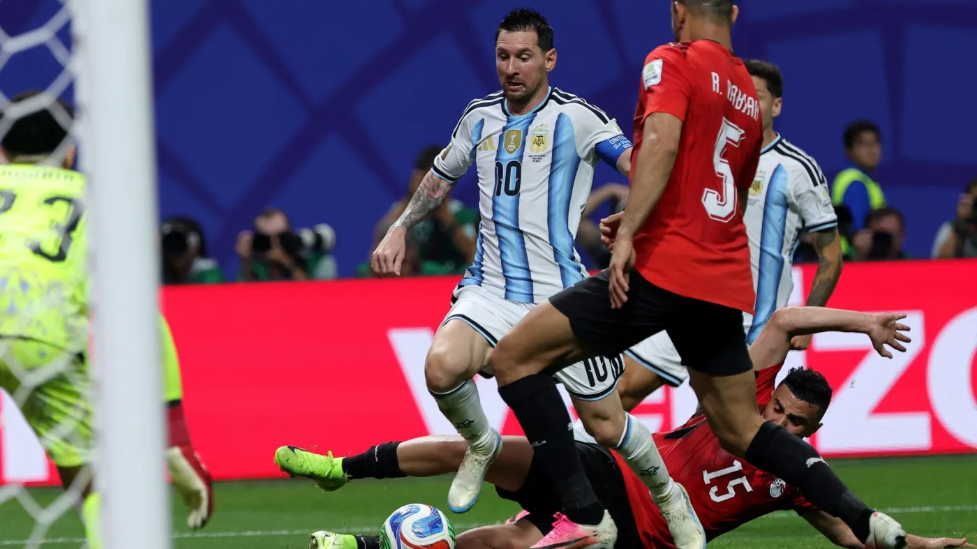 Argentyna jedną nogą była poza mundialem. Messi odwrócił losy meczu z Egiptem