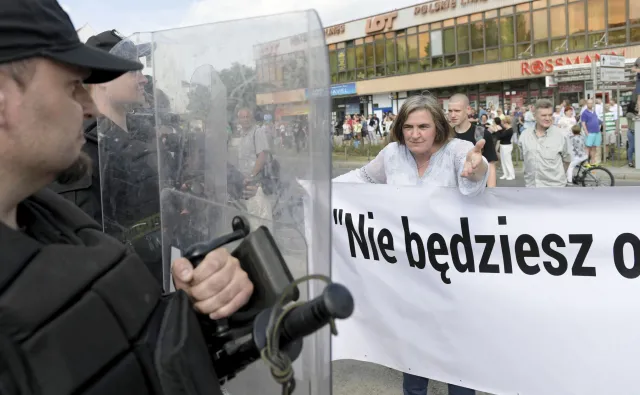 Proces byłej radnej PiS. Chodzi o napaść na policjantów na Marszu Równości